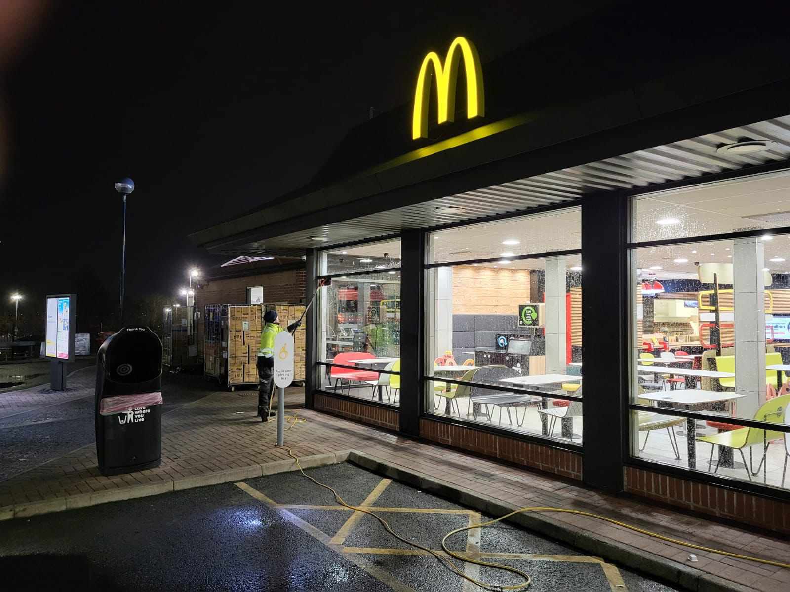 L Whites Commercial Window Cleaning