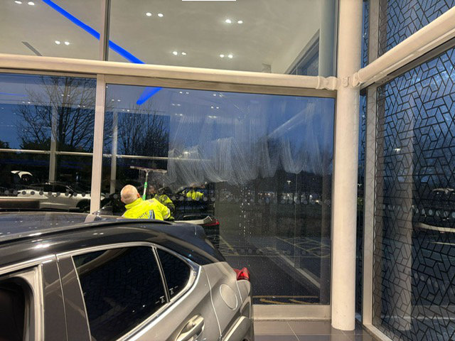 L Whites Commercial Window Cleaning