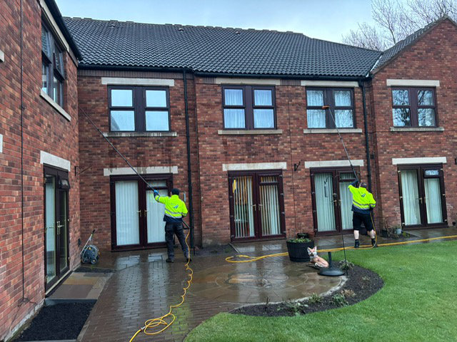 L Whites Commercial Window Cleaning