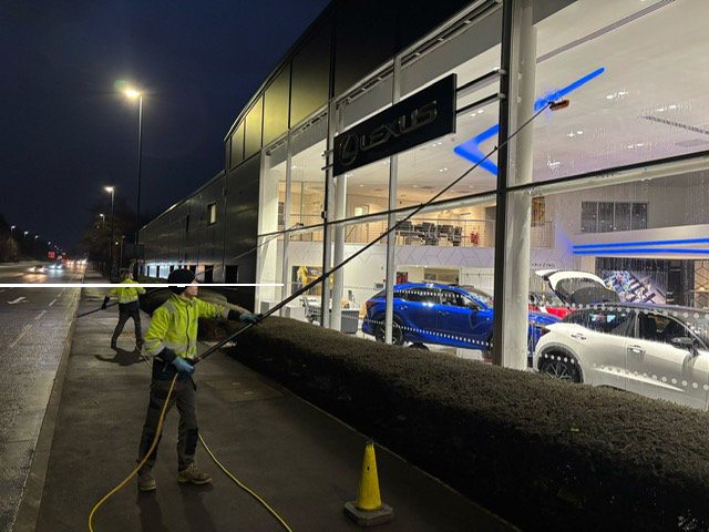 L Whites Commercial Window Cleaning