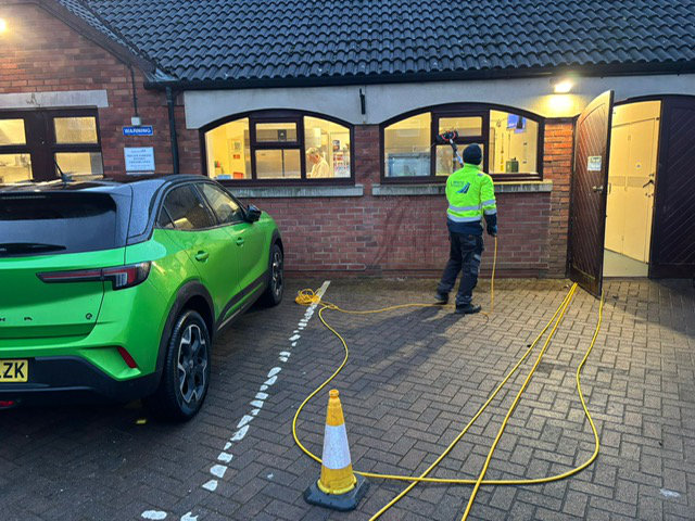 L Whites Commercial Window Cleaning